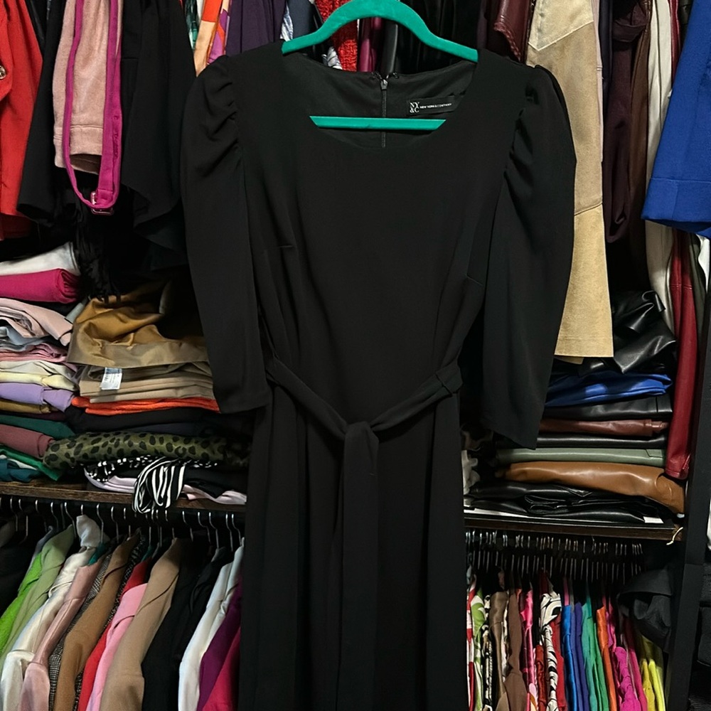 Beautiful NY &Co black belted sheath dress! Great for work or happy hour!